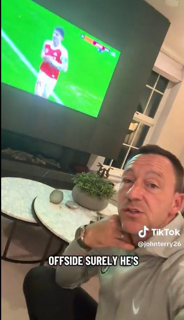 爱游戏娱乐-无法接受，特里在家目睹被绝杀：哈弗茨肯定越位了